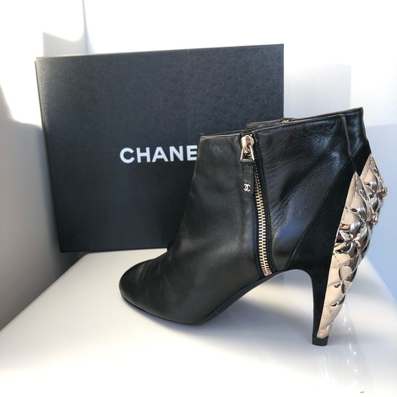 CHANEL calfskin leather booties with gold heel - Picture 1 of 8